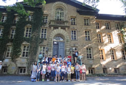 打算出國(guó)留學(xué)的學(xué)生可以先參加留學(xué)體驗(yàn)夏令營(yíng)