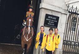 今年假期和留學(xué)體驗(yàn)夏令營(yíng)走進(jìn)圣馬丁學(xué)院