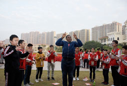 操場(chǎng)集合
