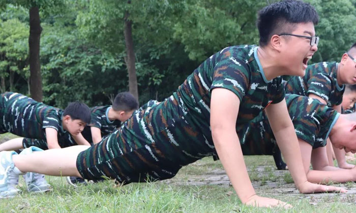 上海青少年軍事特訓營