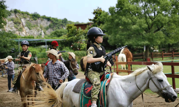 青少年馬術(shù)夏令營報名多少錢