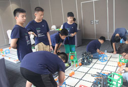 眉山機器人夏令營實現(xiàn)孩子科技夢！