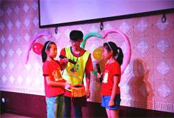 魔術(shù)表演夏令營(yíng)帶孩子走進(jìn)不可思議的魔法世界