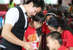 孩子的好奇心強(qiáng)適合哪種夏令營