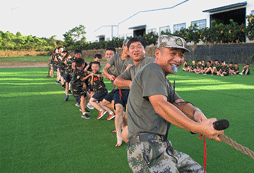 南昌青少年軍事夏令營(yíng)鍛煉孩子堅(jiān)韌不拔