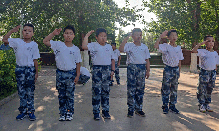 南昌青少年軍事夏令營(yíng).gif