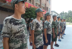 讓孩子在南寧青少年夏令營(yíng)團(tuán)隊(duì)中磨練