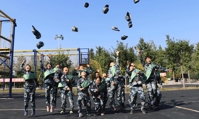 青少年參加內(nèi)蒙古軍事夏令營的優(yōu)勢(shì)，.gif