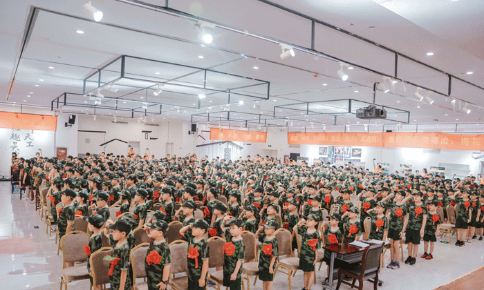 華南軍事夏令營(yíng)吹響起了號(hào)角！.gif
