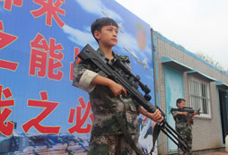 南京弘星軍事夏令營(yíng)讓你放心來(lái)參加！