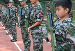 南京弘星軍事夏令營(yíng)全方位的體驗(yàn)