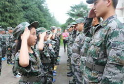 南京弘星軍事夏令營(yíng)好不好