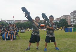 貴州那里有小學生軍校夏令營活動.