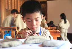 來山東小學(xué)生夏令營朝著理想的方向飛翔！