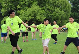 參加奧林修斯夏令營(yíng)提高青少年的身體素質(zhì)
