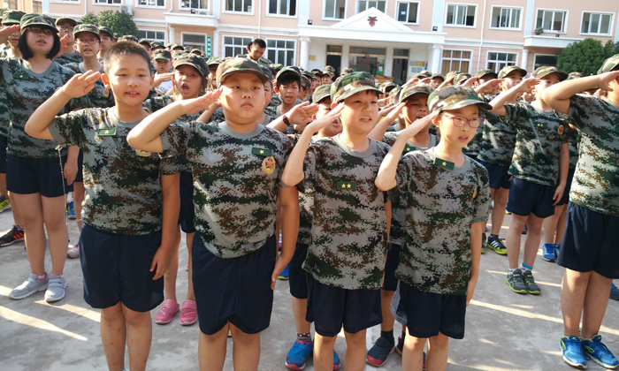 上海西點(diǎn)軍事夏令營(yíng)讓我們學(xué)會(huì)了團(tuán)隊(duì)合作精神