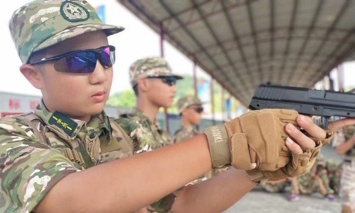 小戰(zhàn)神特訓(xùn)軍事夏令營