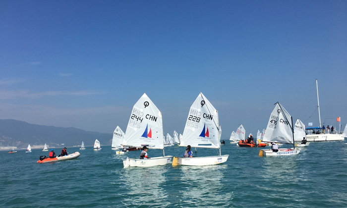 樂此行水上運(yùn)動給你一個清涼的暑期