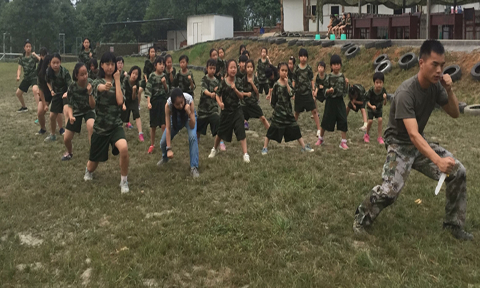 方陣特訓(xùn)夏令營提升孩子的斗志