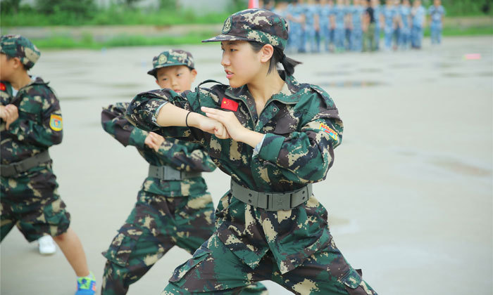少年軍旅夏令營(yíng)