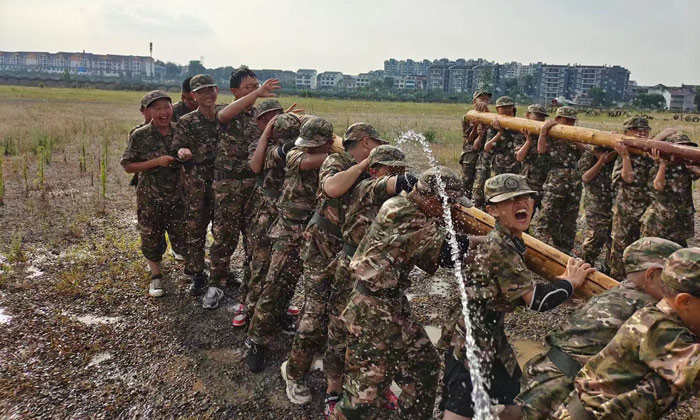 小戰(zhàn)神特訓(xùn)軍事夏令營(yíng)