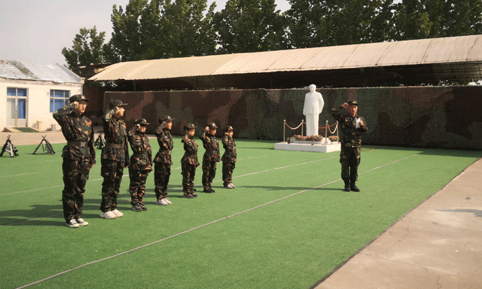 天津亮劍軍拓軍事夏令營(yíng)