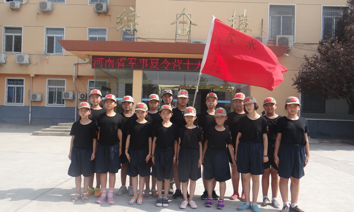 河南女子軍事夏令營(yíng)