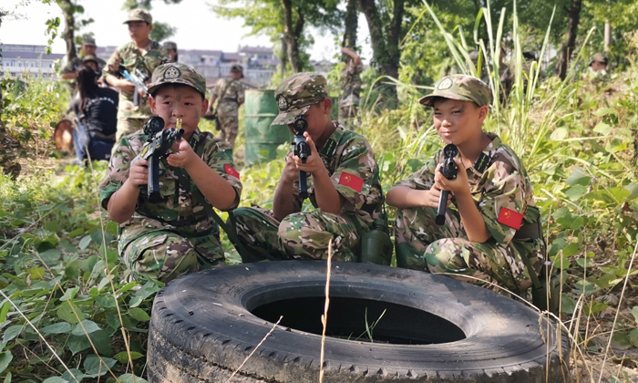 小戰(zhàn)神特訓(xùn)軍事夏令營(yíng)