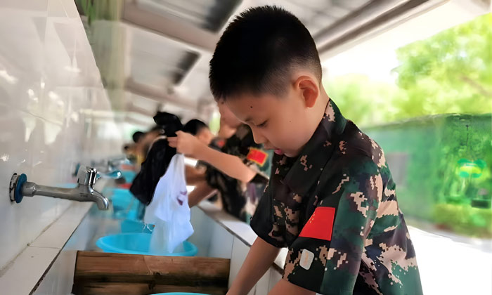 智學(xué)領(lǐng)航軍事夏令營(yíng)