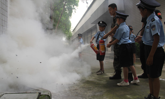 廣州青少年警訓夏令營