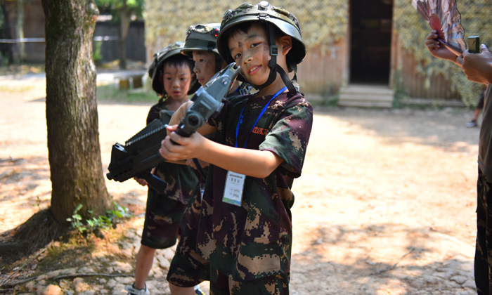 超級(jí)軍營(yíng)軍事夏令營(yíng)