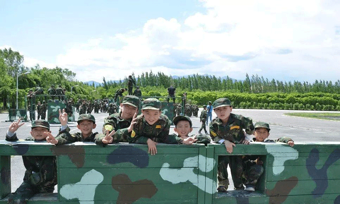 天山小戰(zhàn)士軍事夏令營