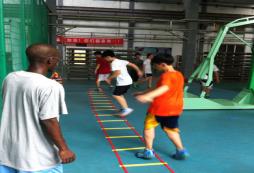 多大年齡的孩子適合參加乒乓球夏令營？