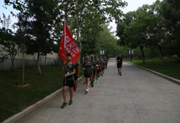 <s>青島青少年夏令營，感受嚴(yán)肅的軍營生活</s>