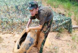 青島暑期軍事夏令營培養(yǎng)真正男子漢！