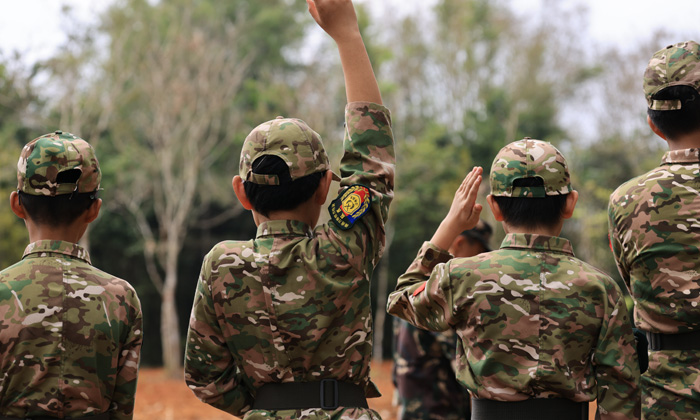 海南刀鋒拓展軍事夏令營(yíng)