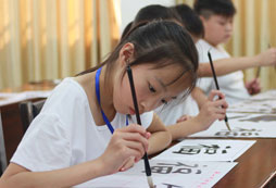 夏令營(yíng)教導(dǎo)青少年言行文明規(guī)范！