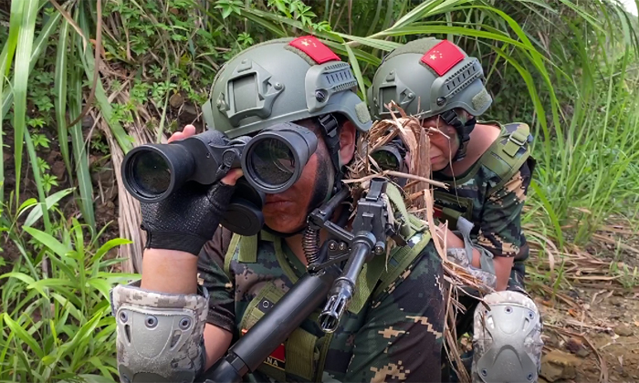 青少年軍事冬令營活動(dòng)
