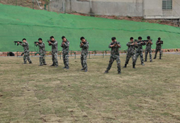 青少年為什么參加軍事夏令營？