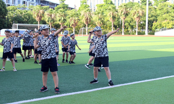 中小學(xué)生參加清遠(yuǎn)軍事夏令營會有哪些收獲？.gif
