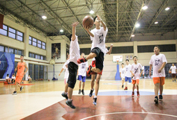 清遠(yuǎn)籃球夏令營(yíng)對(duì)孩子成長(zhǎng)有什么幫助