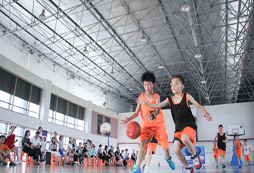 清遠(yuǎn)籃球夏令營(yíng)提高孩子身體素質(zhì)