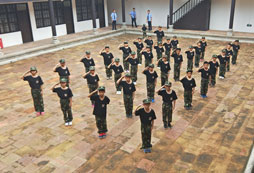 選擇清遠(yuǎn)小學(xué)生軍事夏令營的理由是什么？