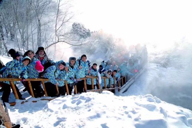 冬天，就讓我們跟隨親子冬令營的腳步感受冰雪神話吧！