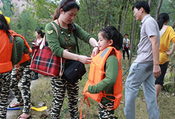 勞動節(jié)帶著孩子參加一次親子軍事主題活動