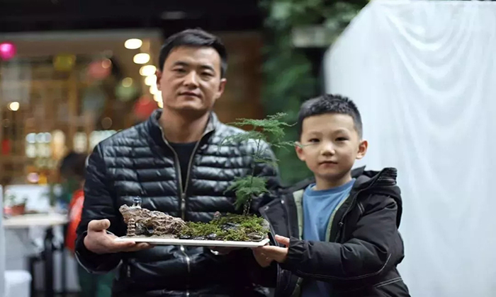 和孩子一起參加親子夏令營(yíng)會(huì)有什么好處呢？.jpg