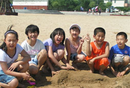 全家一起海邊親子活動(dòng)玩的更盡興！