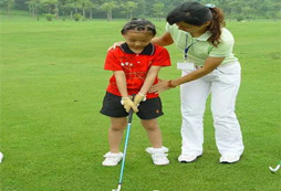 參加夏令營親子活動，在親子互動中增進(jìn)感情