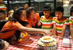 參加家庭夏令營活動培養(yǎng)孩子的感恩意識