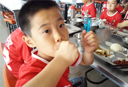 參加暑假親子夏令營能更好凝聚家庭的親和力